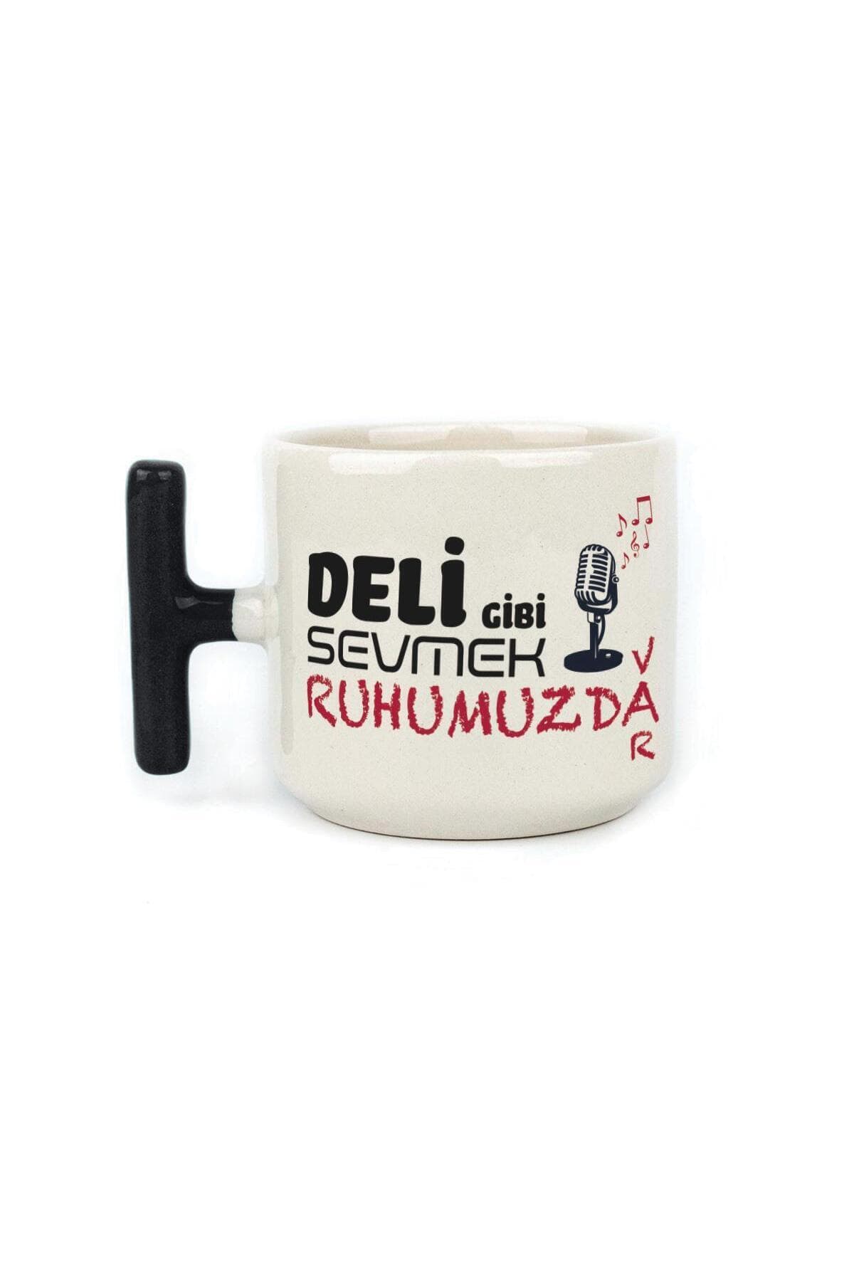 Deli Gibi Sevmek Ruhumuzda Var Baskılı Siyah Kulplu T Kupa
