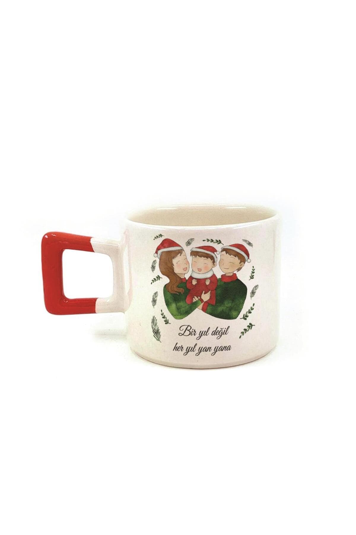 Bir Yıl Değil Her Yıl Yan Yana Aile Baskılı Kırmızı Kulplu Kare Yılbaşı Kupası