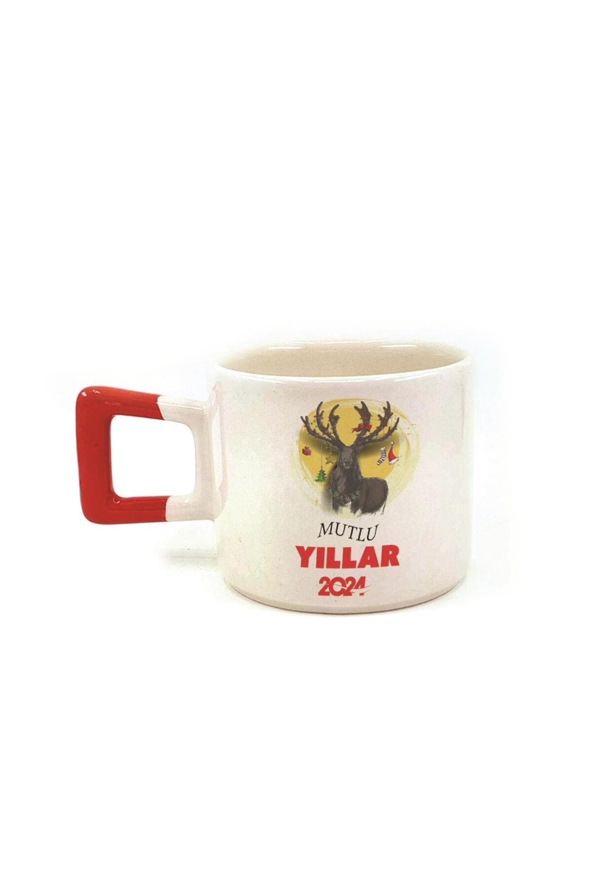Mutlu Yıllar 2024 Geyik Baskılı Kırmızı Kulplu Kare Yılbaşı Kupası