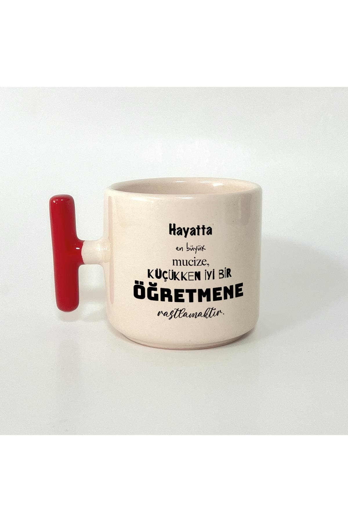 Hayatta En Büyük Mucize Sözü Sade Siyah Tipografili Öğretmenler Günü Kırmızı Kulplu T Kupa