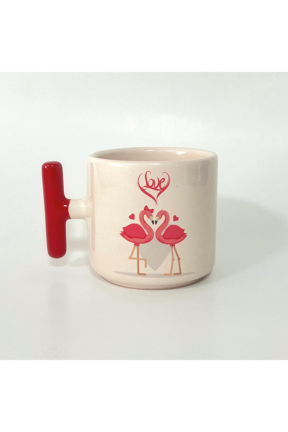 Kalp Oluşturan Aşık Flamingo Çifti 'Love' Yazılı Kırmızı Kulplu T Kupa