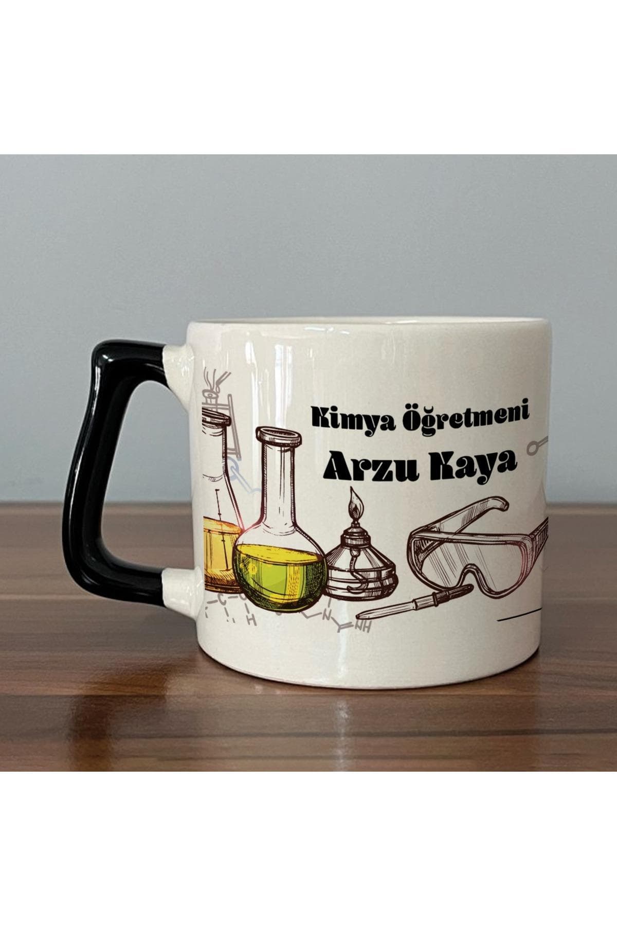 Kişiye Özel Kimya Öğretmeni Deney Zamanı Tam Tur Baskılı Siyah Kulplu Prime Kupa