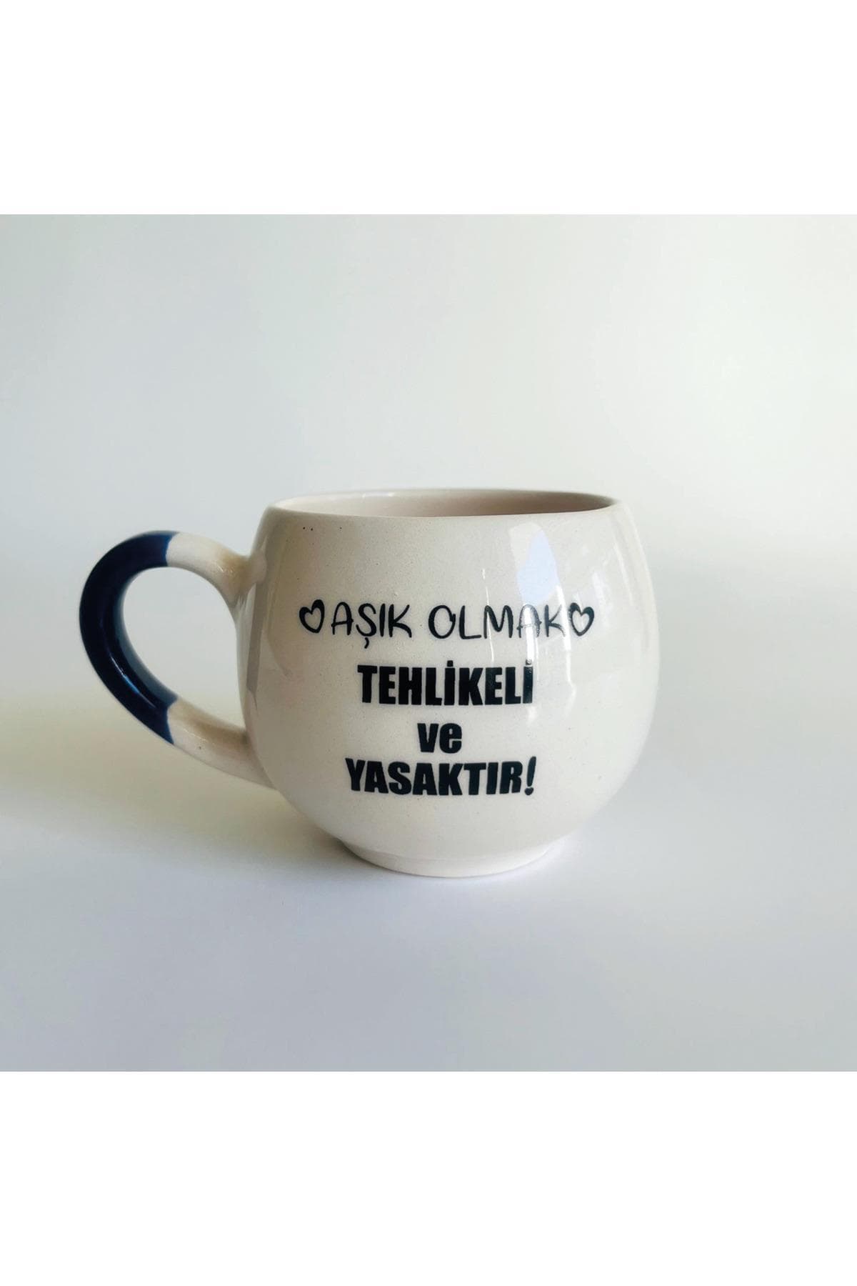 Aşık olmak tehlikeli ve yasaktır Baskılı Mavi Kulplu Balon Kupa
