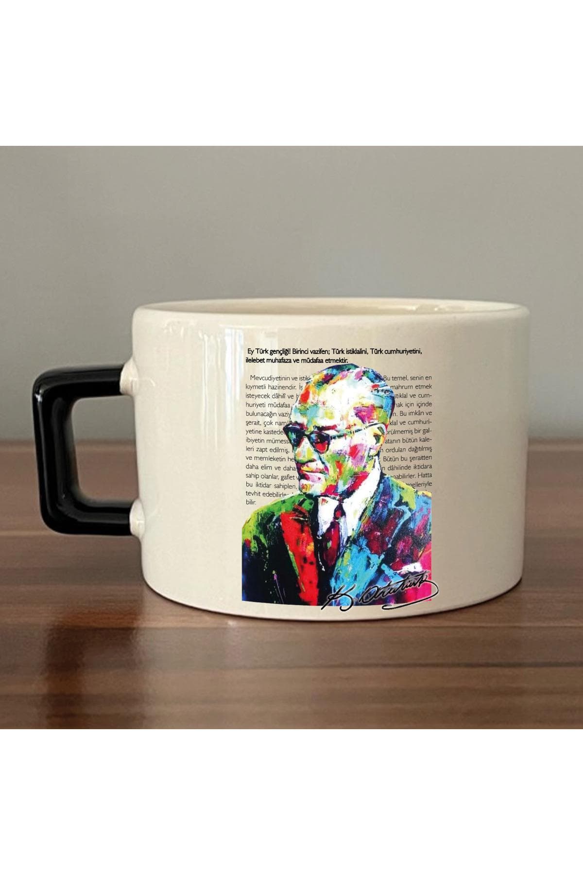 Güneş Gözlüklü Pop Art Atatürk Portresi ve Gençliğe Hitabe Yazılı Siyah Kulplu Kare Espresso Fincanı