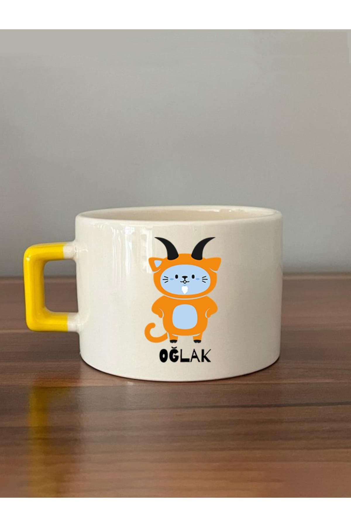 Oğlak Burcu Ve Onla Alakalı Komik Açıklama Simgesi Baskılı Sarı Kulplu Kare Espresso Fincanı
