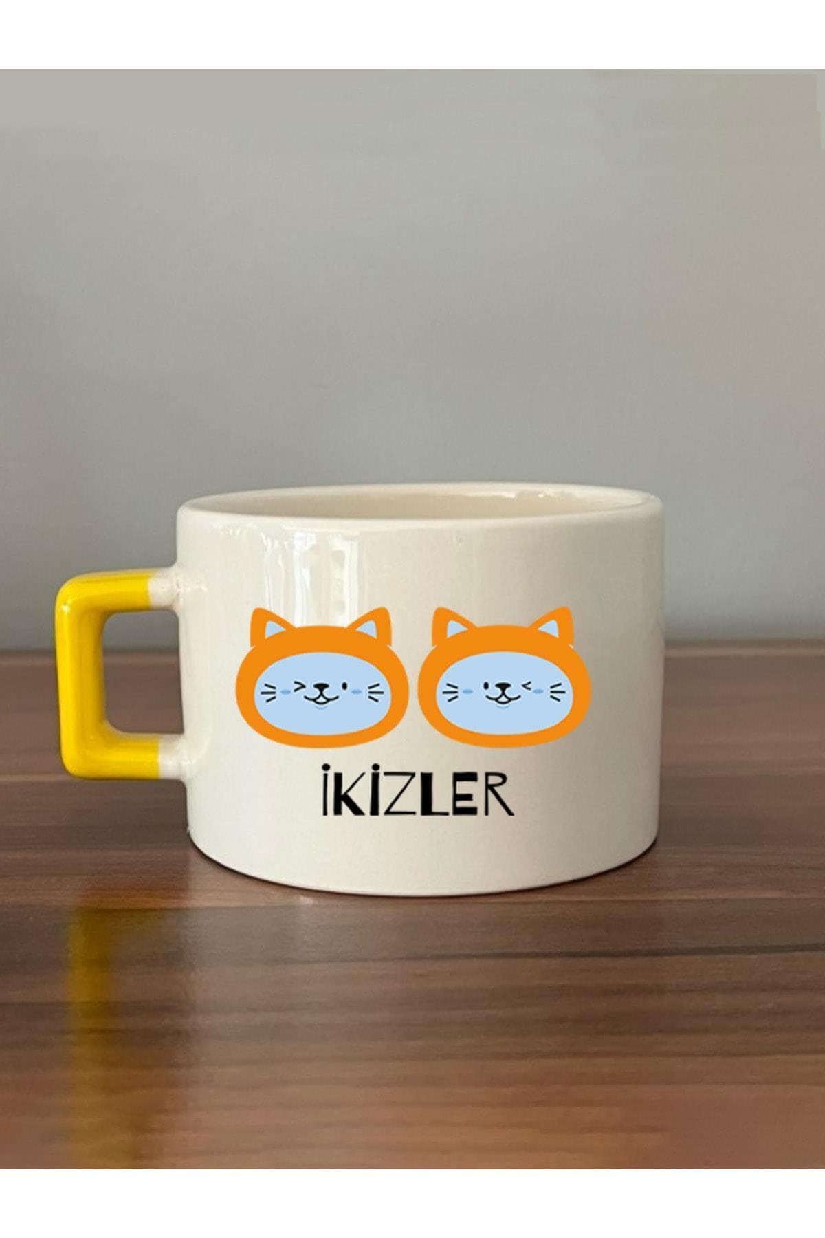 Ikizler Burcu Ve Onla Alakalı Komik Açıklama Baskılı Sarı Kulplu Kare Espresso Fincanı