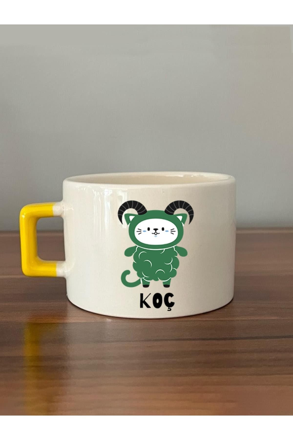 Koç Burcu Ve Onla Alakalı Komik Açıklama Baskılı Yeşil Kedili Sarı Kulplu Kare Espresso Fincanı