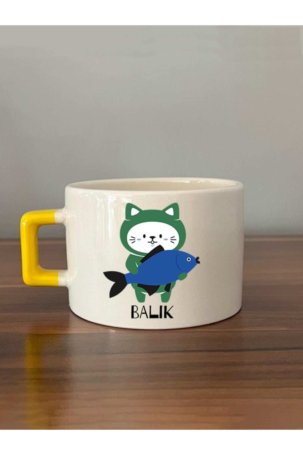 Balık Burcu Ve Onla Alakalı Komik Açıklama Baskılı Yeşil Kedili Sarı Kulplu Kare Espresso Fincanı
