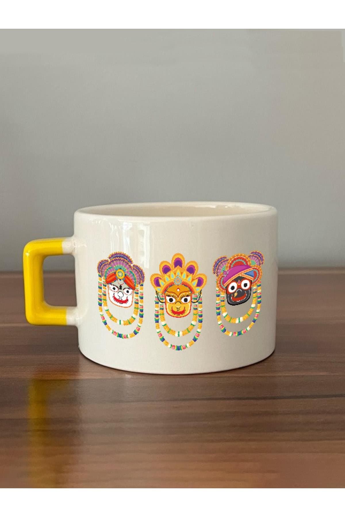 Farklı Renkli Yüzler Baskılı Sarı Kulplu Kare Espresso Fincanı