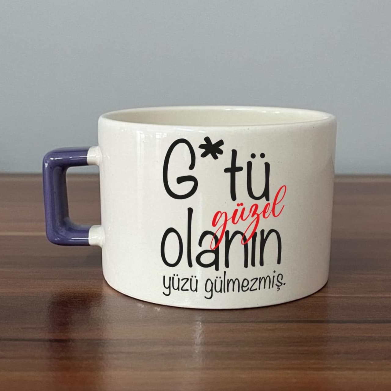 G Tü Güzel Olanın Yüzü Gülmezmiş Baskılı Mor Kulplu Kare Espresso Fincanı