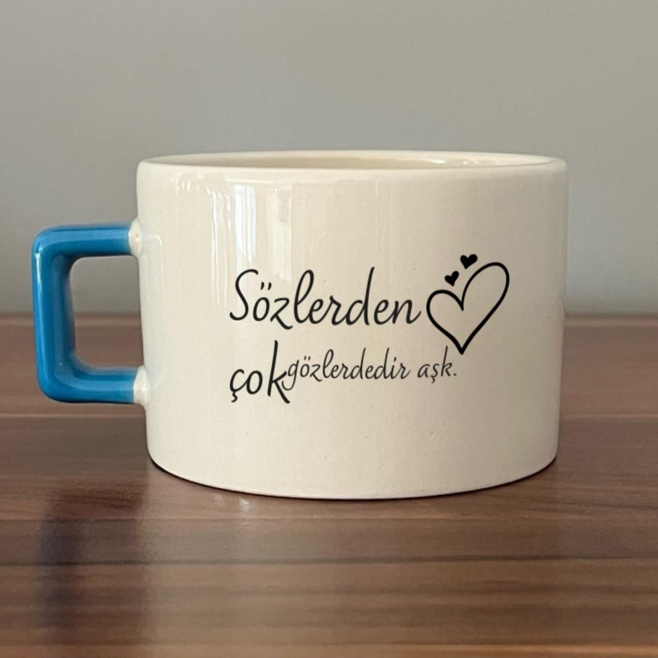 Sözlerden Çok Gözlerdedir Aşk Baskılı Mavi Kulplu Kare Espresso Fincanı