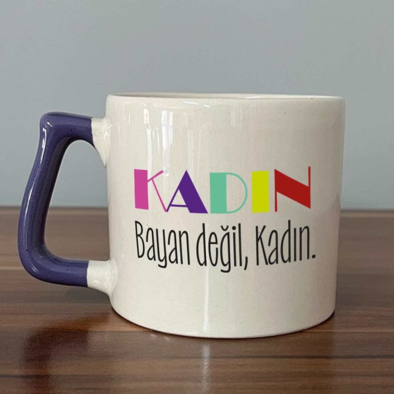 Kadın Bayan Değil Baskılı Kadınlar Günü Mor Kulplu Prime Kupa
