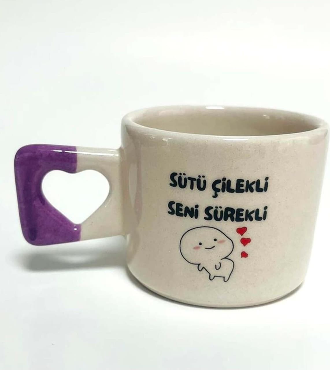 Sütü Çilekli Seni Sürekli Baskılı Mor Kalp Kulplu Kupa