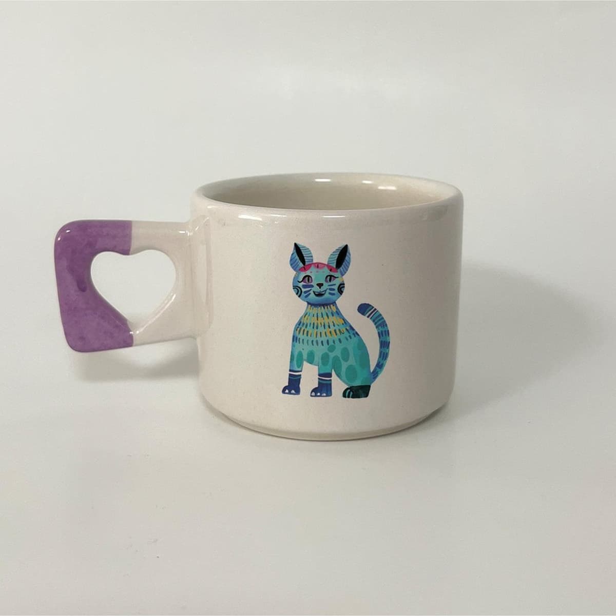 Mavi Kedi Baskılı Mor Kulplu Kalp Kupa