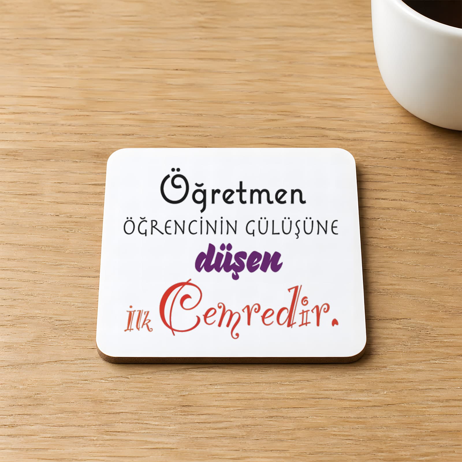 Öğretmen Öğrencinin Gülüşüne Düşen İlk Cemredir Baskılı Kare MDF Bardak Altlığı