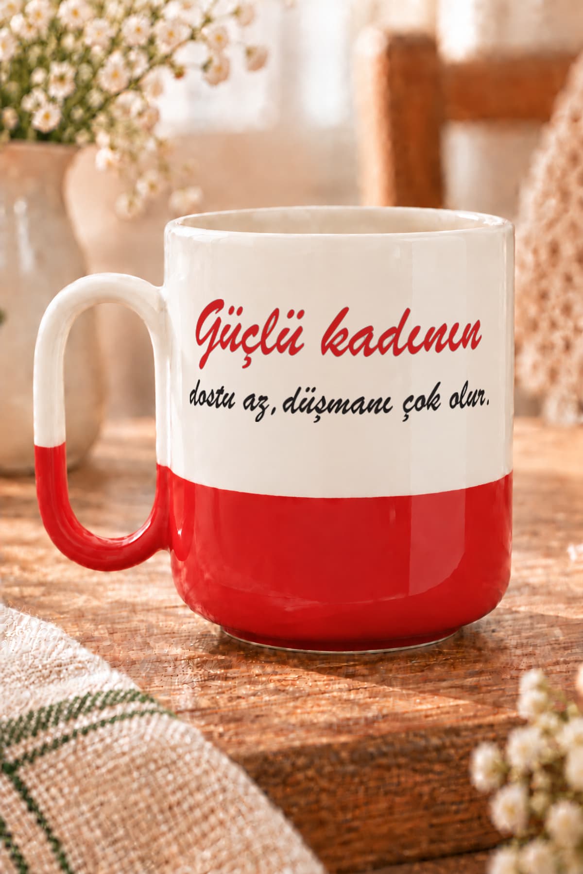 Güçlü Kadının Dostu Az Düşmanı Çok Olur Baskılı Alt Yarısı Renkli Arya Kupa Bardak Fincan Mug