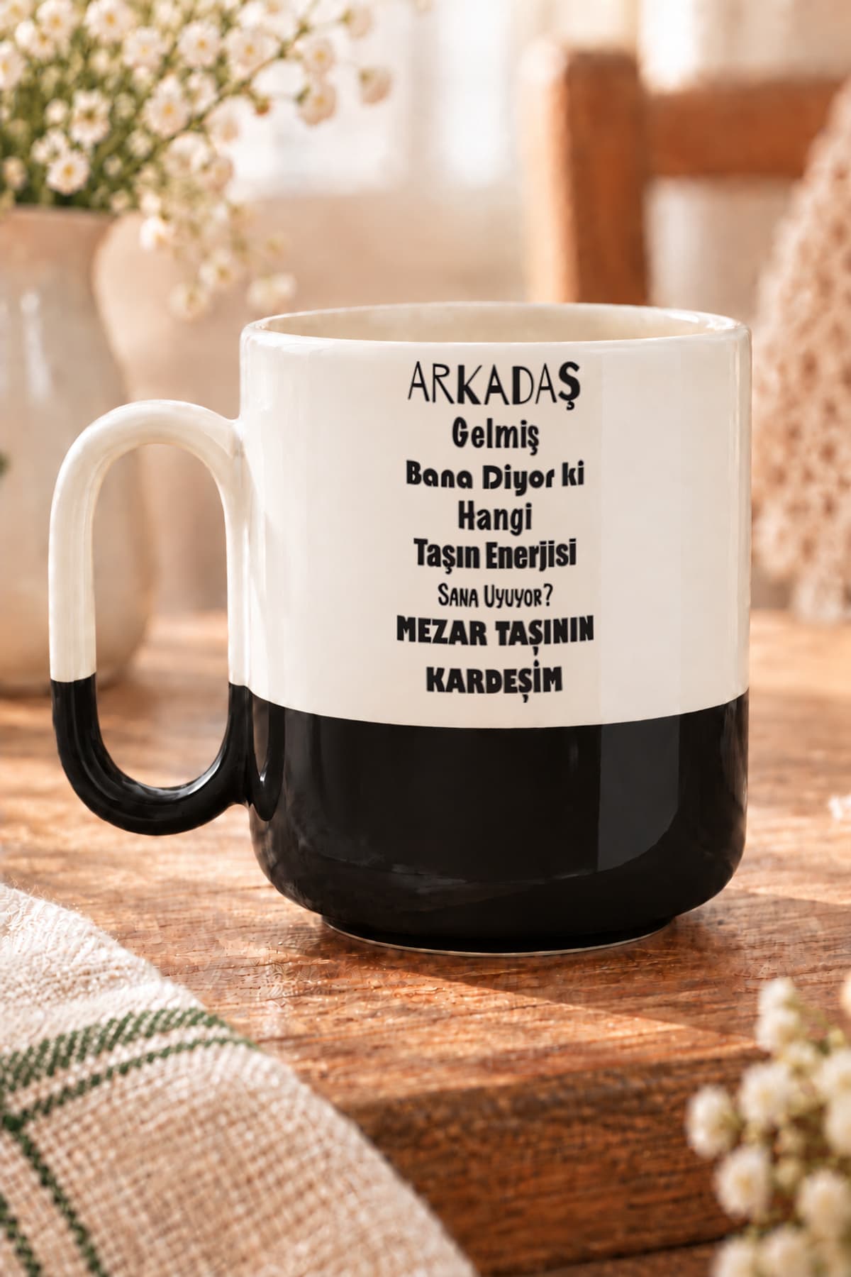 Arkadaş Gelmiş Bana Diyor Ki Baskılı Alt Yarısı Renkli Arya Kupa - Arkadaşa Hediye Bardak Fincan Mug