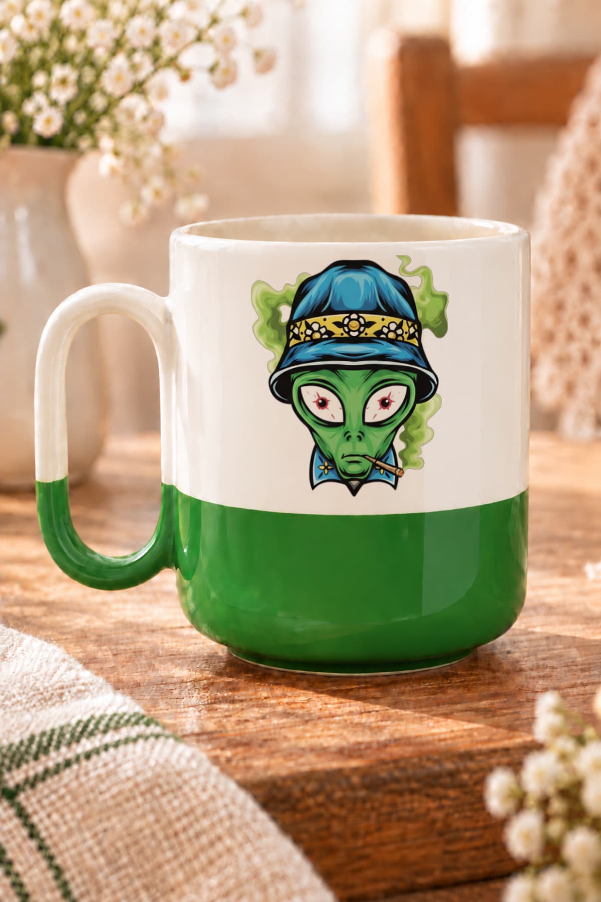 Mavi Şapkalı Uzaylı Baskılı Alt Yarısı Renkli Arya Kupa Bardak Fincan Mug