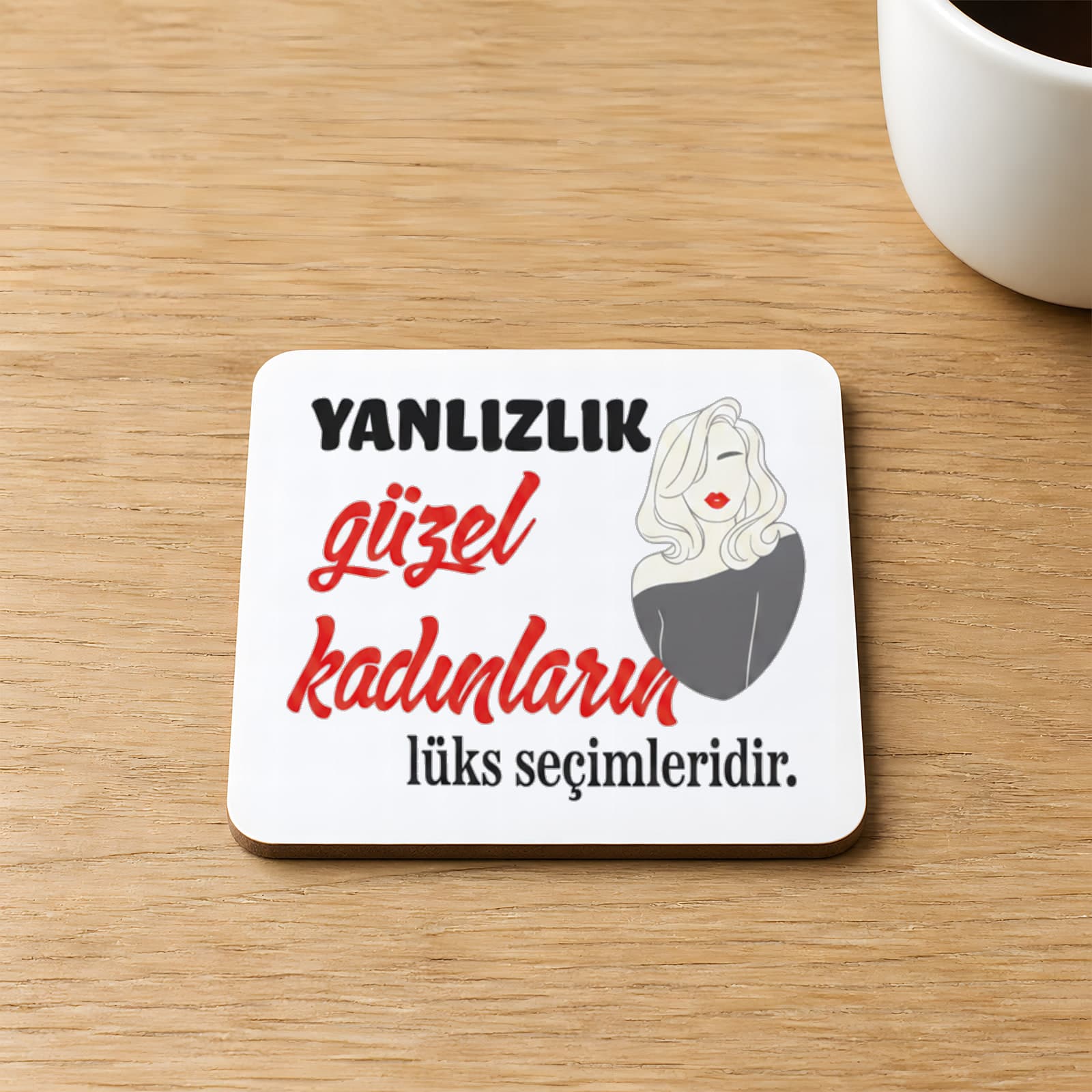 Yalnızlık Güzel Kadınların Lüks Seçimleridir Baskılı 9x9 cm Kare MDF Bardak Altlığı Ahşap