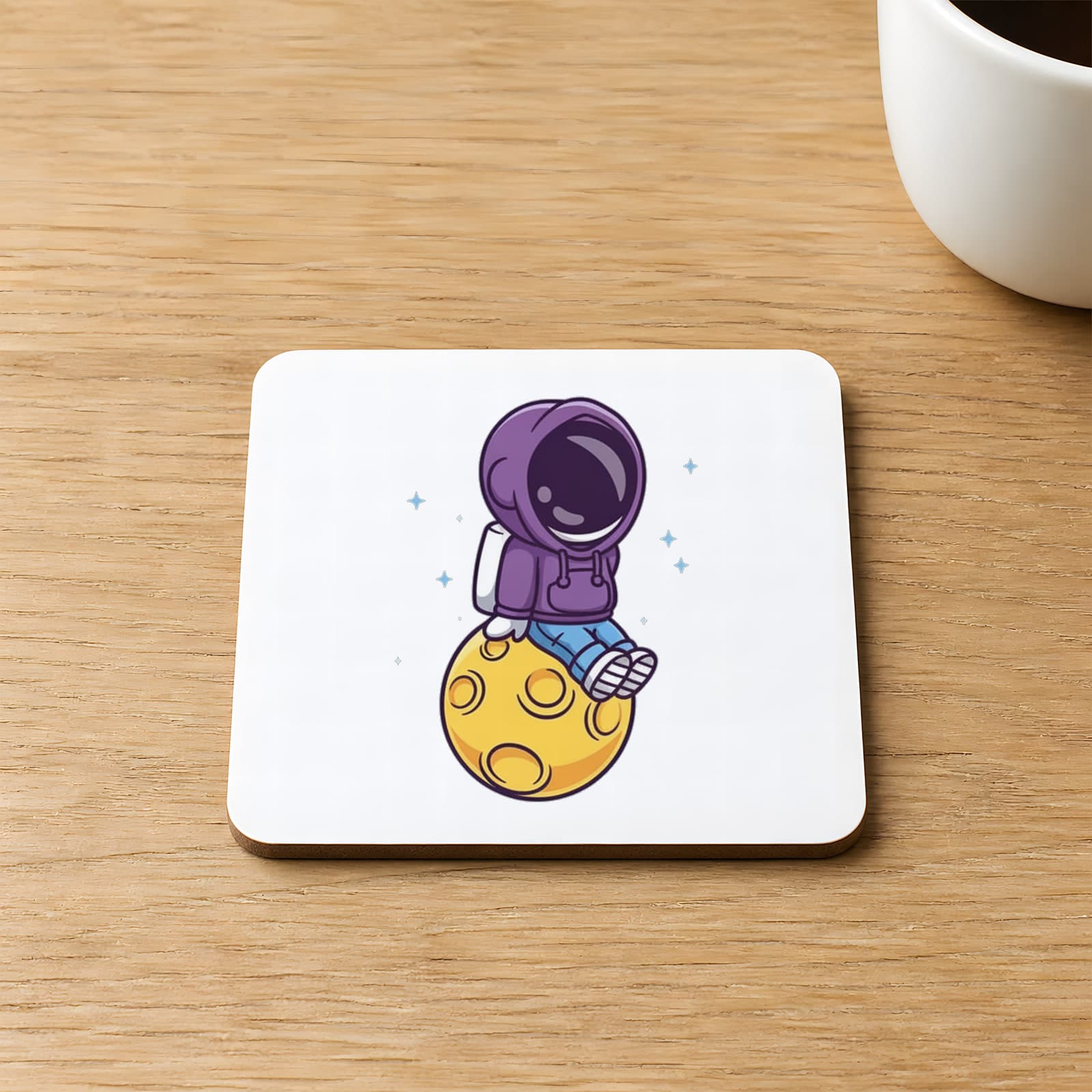 Dünya Üzerinde Oturan Astronot Baskılı 9x9 cm Kare MDF Bardak Altlığı Ahşap