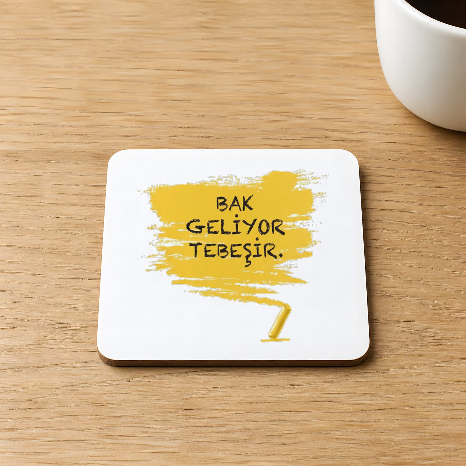 Bak Geliyor Tebeşir Baskılı 9x9 cm Kare MDF Bardak Altlığı Ahşap