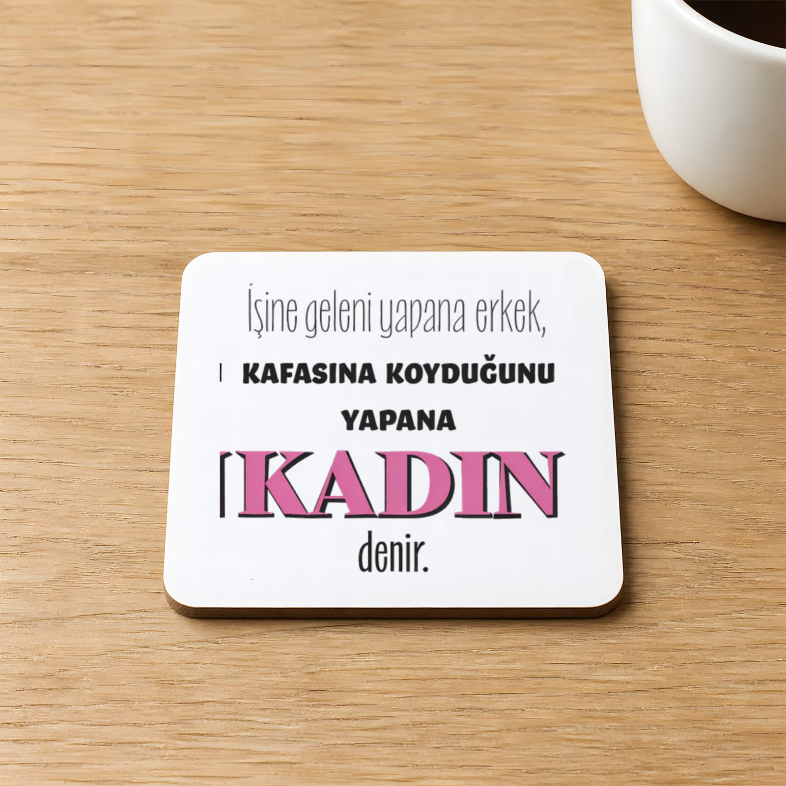 İşine Geleni Yapana Erkek Baskılı 9x9 cm Kare MDF Bardak Altlığı Ahşap