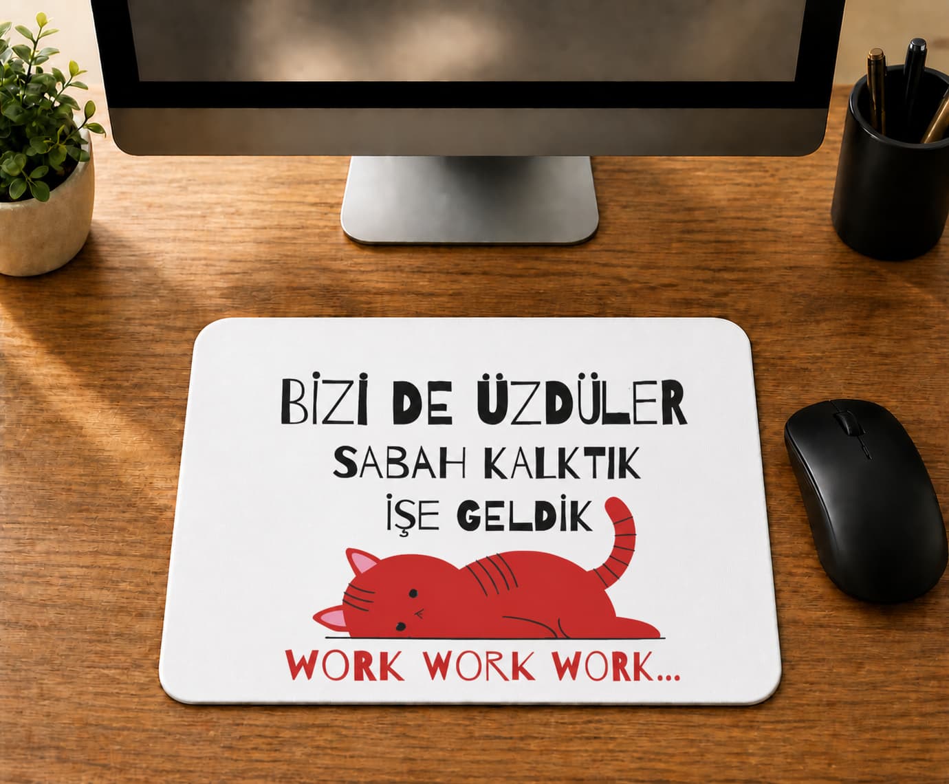 Bizi De Üzdüler Kırmızı Kedi Baskılı Mousepad Bilgisayar Altlığı