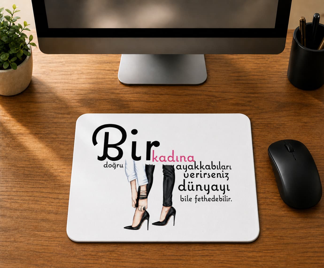 Bir Kadına Doğru Ayakkabıları Verirseniz Baskılı Mousepad Bilgisayar Altlığı