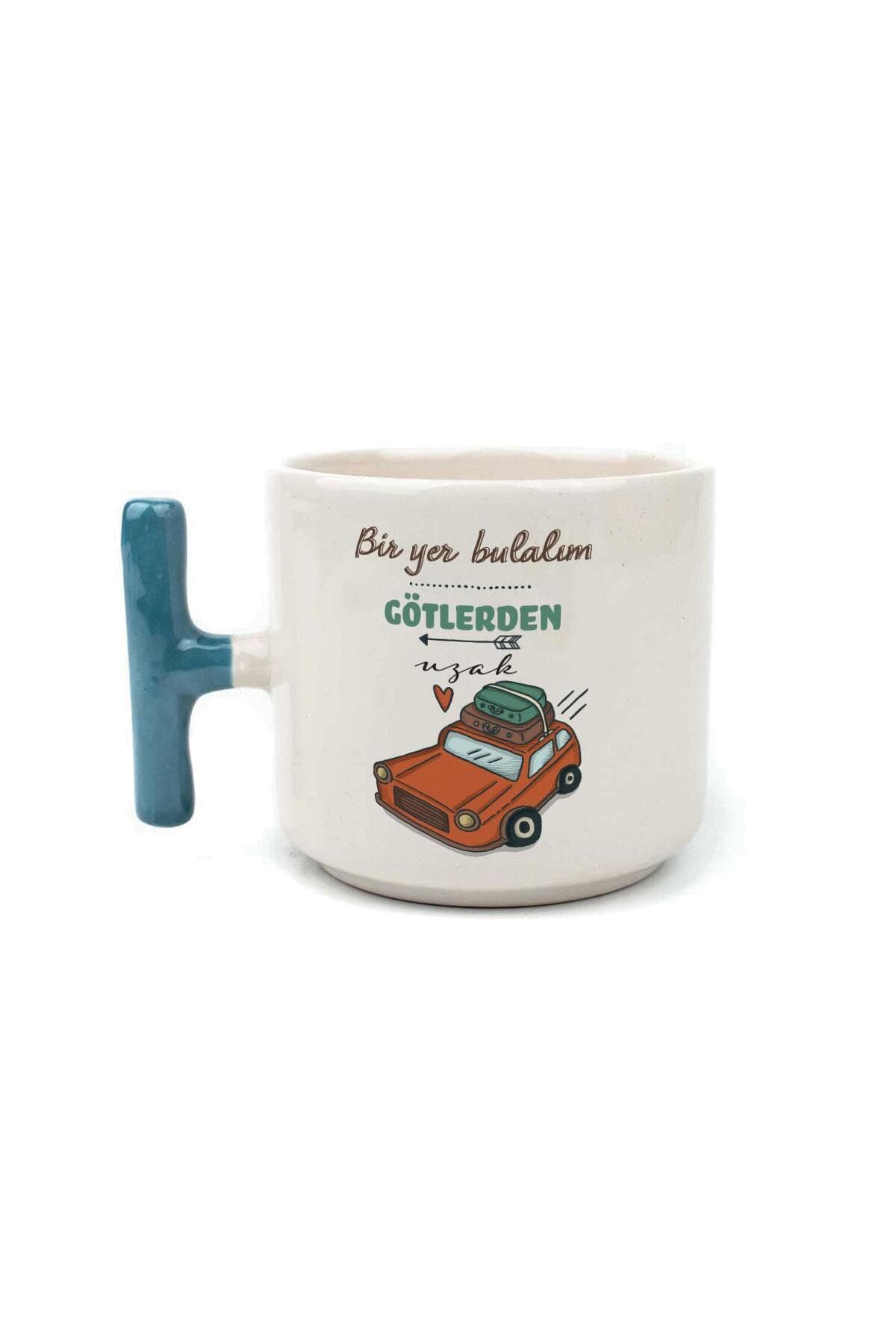 Bir Yer Bulalım G*tlerden Uzak Baskılı Mavi Kulplu T Kupa - Komik Hediye Bardak Fincan Mug