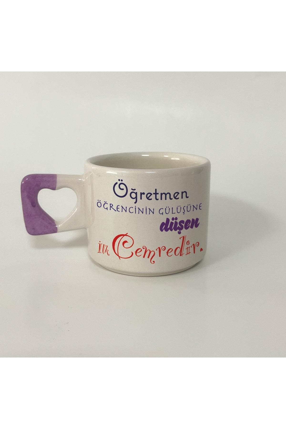 Öğretmen Öğrencinin Gülüşüne Düşen Ilk Cemredir Baskılı Mor Kulplu Kalp Kupa - Öğretmene Hediye