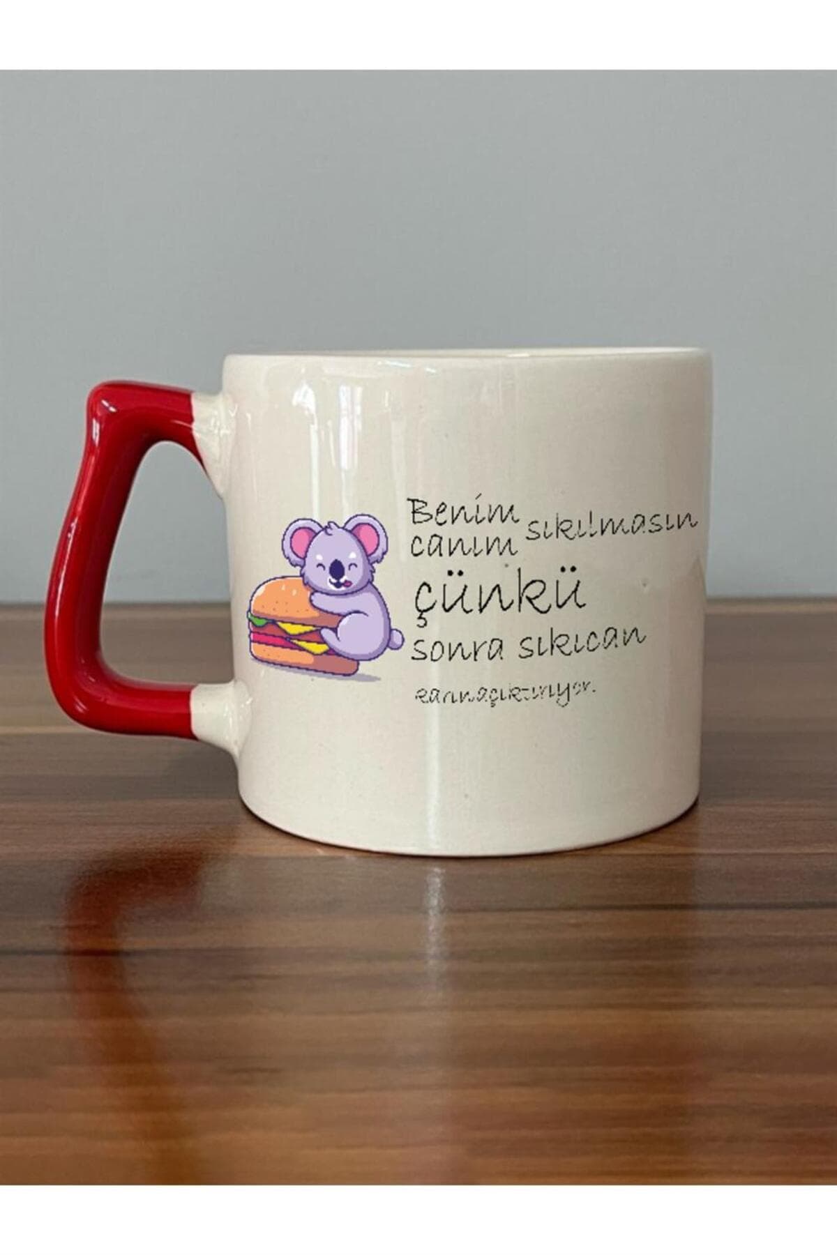 Hamburgerine Sarılmış Sevimli Koala Figürlü 'Sonra Sıkıcan' Yazılı Kırmızı Kulplu Prime Kupa