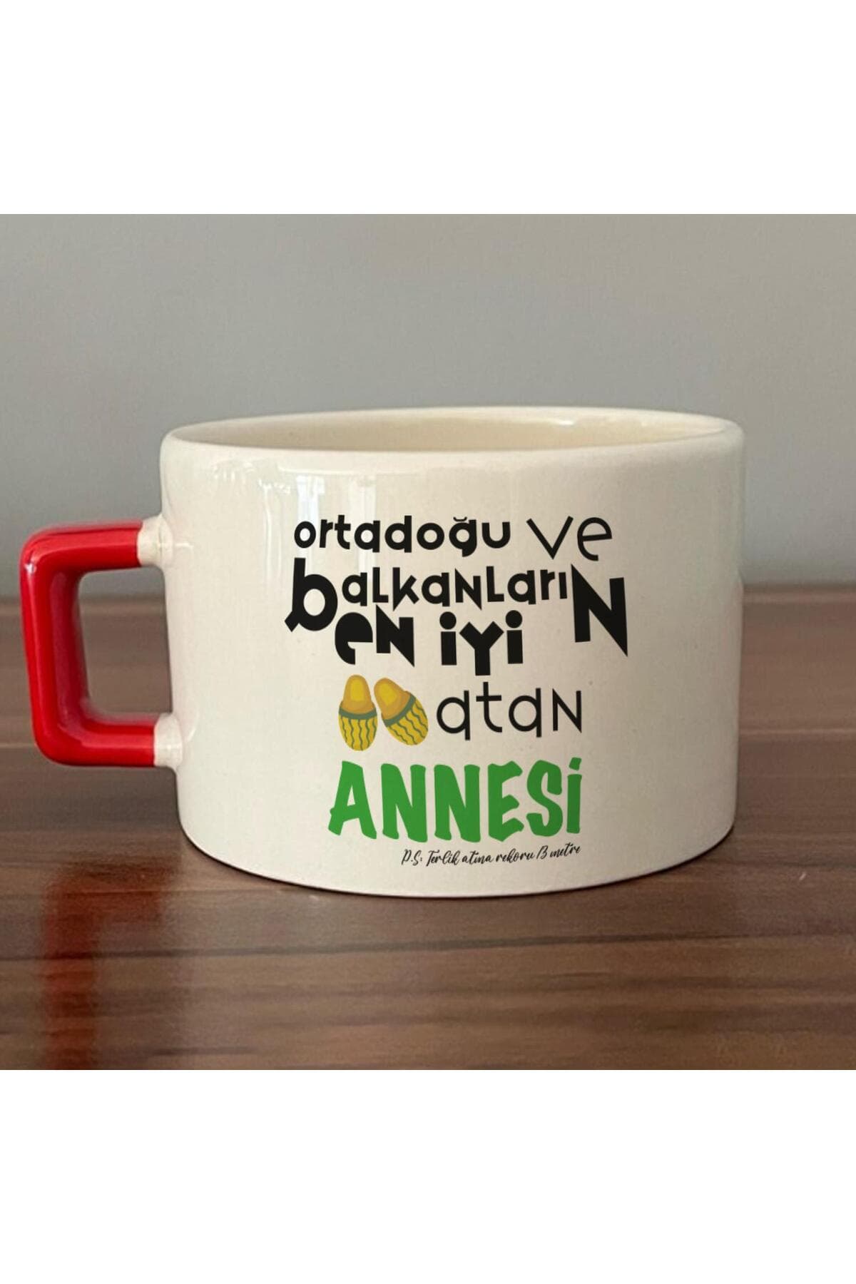 "Ortadoğu Ve Balkanların En İyi Terlik Atan Annesi" Yazılı Kırmızı Kulplu Kare Espresso Fincanı