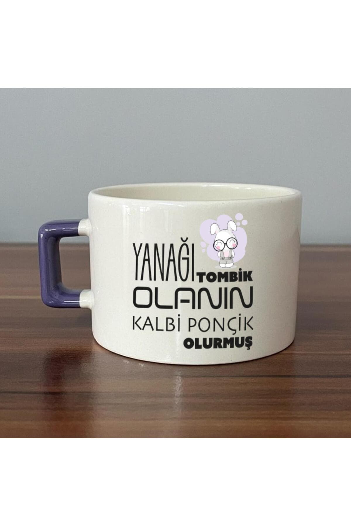 Yanağı Tombik Olanın Baskılı Mor Kulplu Kare Espresso Fincanı