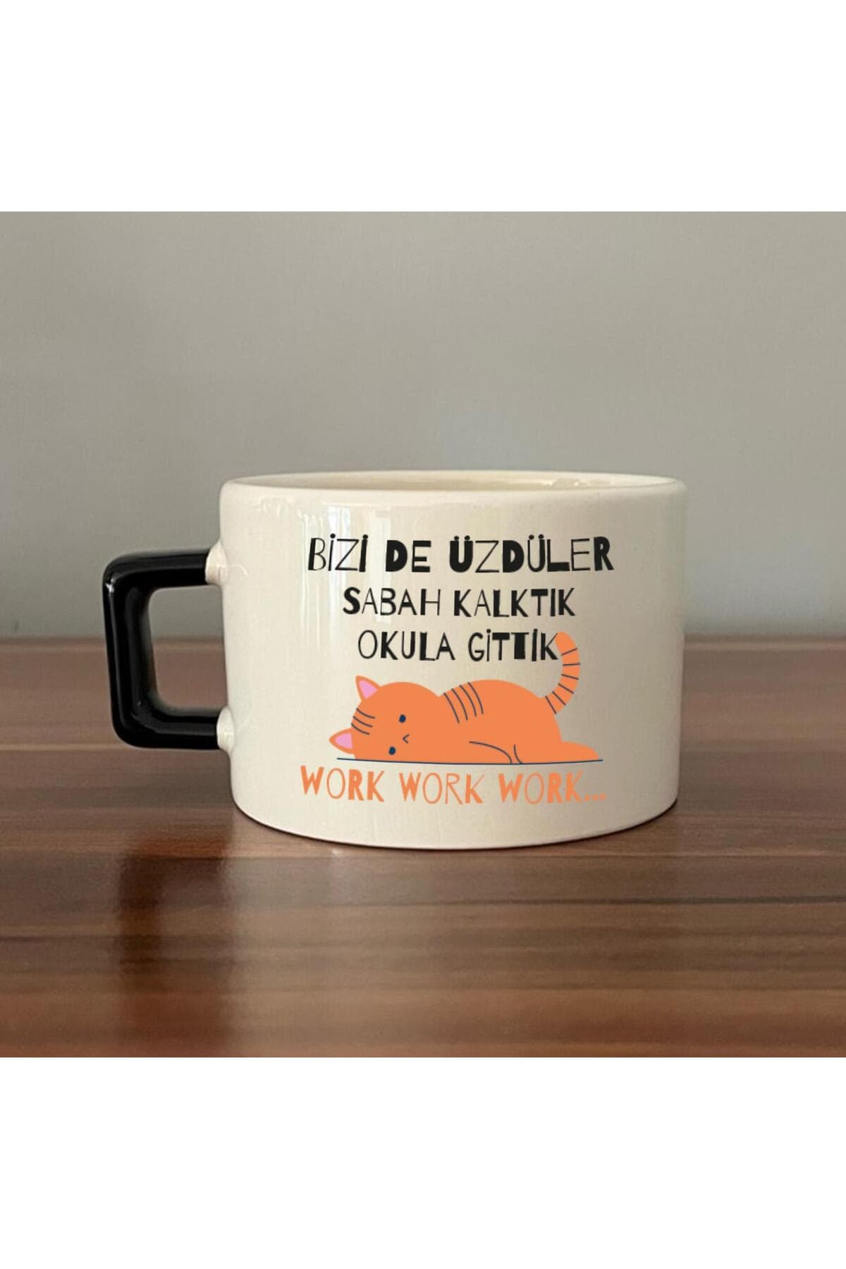 Bizi De Üzdüler Turuncu Kedi Baskılı Siyah Kulplu Kare Espresso Fincanı