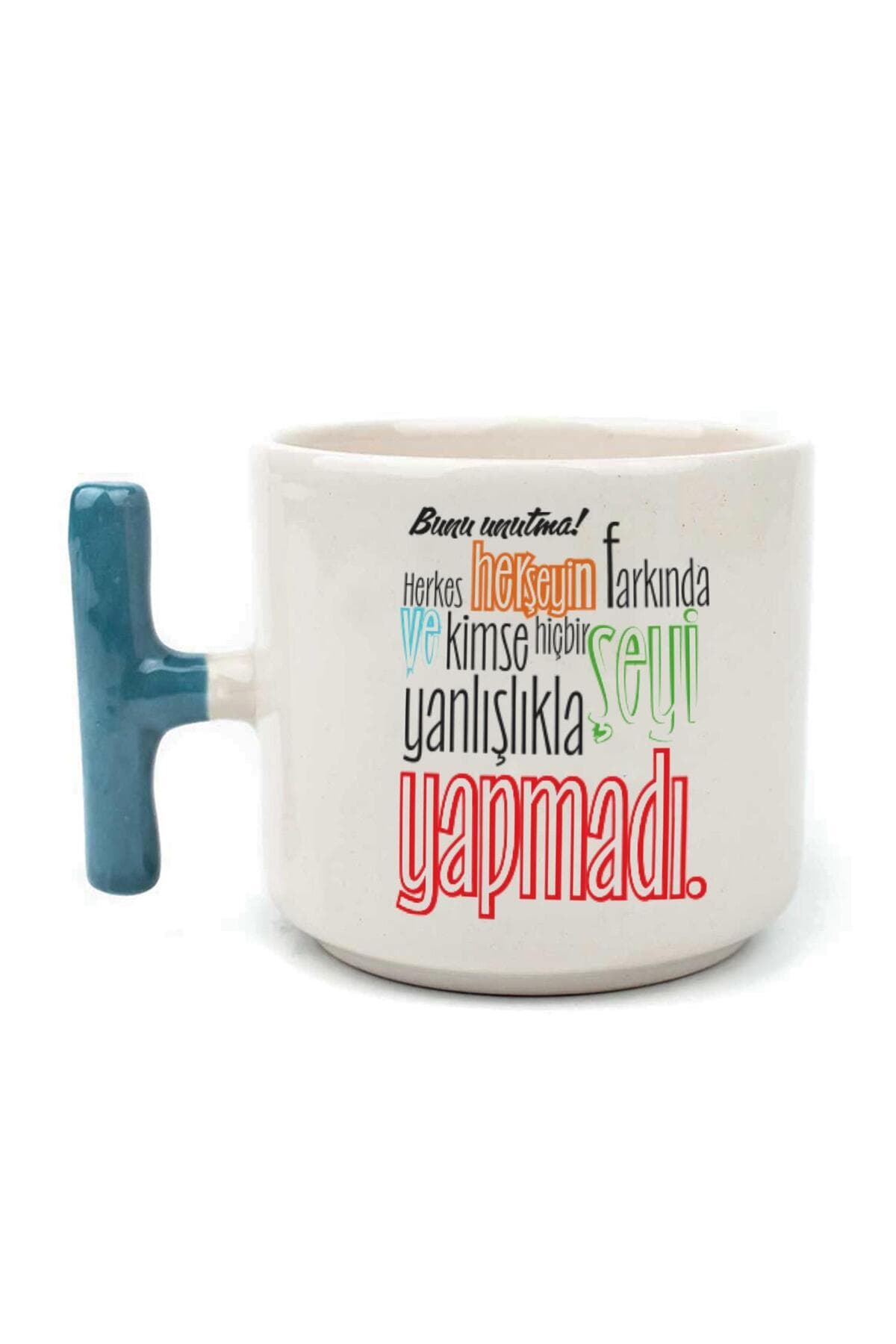Bunu Unutma! Herkes Herşeyin Farkında Baskılı Mavi Kulplu T Kupa