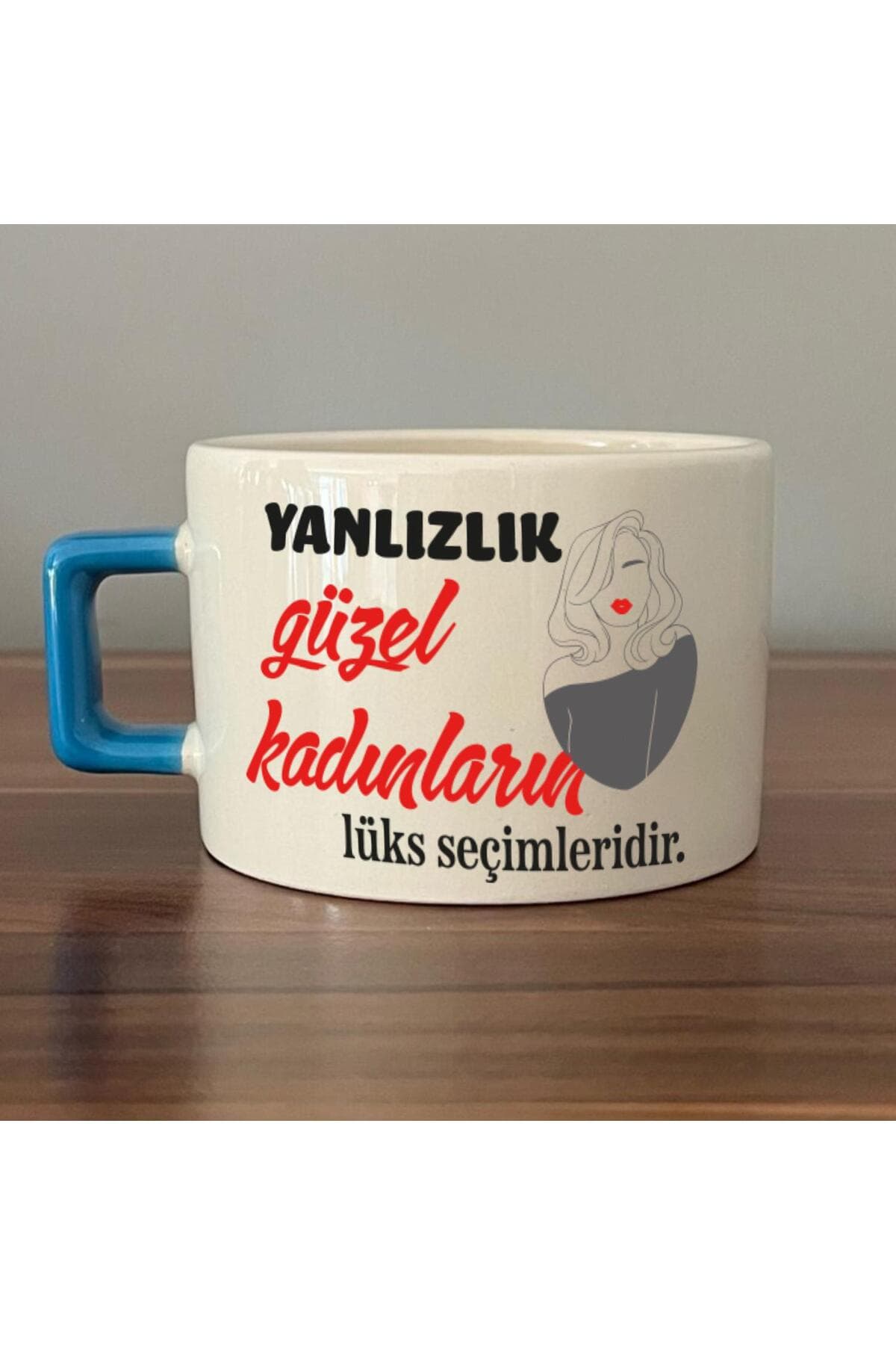 Yalnızlık Güzel Kadınların Lüks Seçimleridir Baskılı Kadınlar Günü Mavi Kulplu Kare Espresso Fincanı