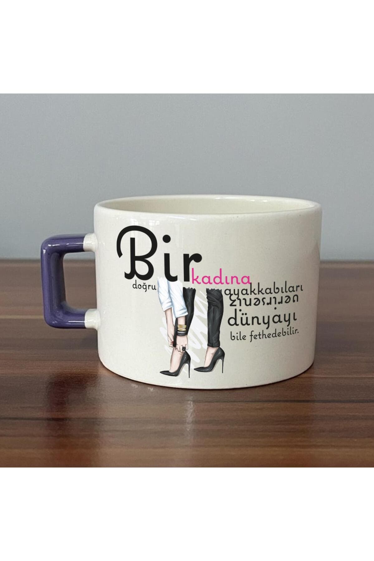 Bir Kadına Doğru Ayakkabıları Verirseniz Baskılı Kadınlar Günü Mor Kulplu Kare Espresso Fincanı