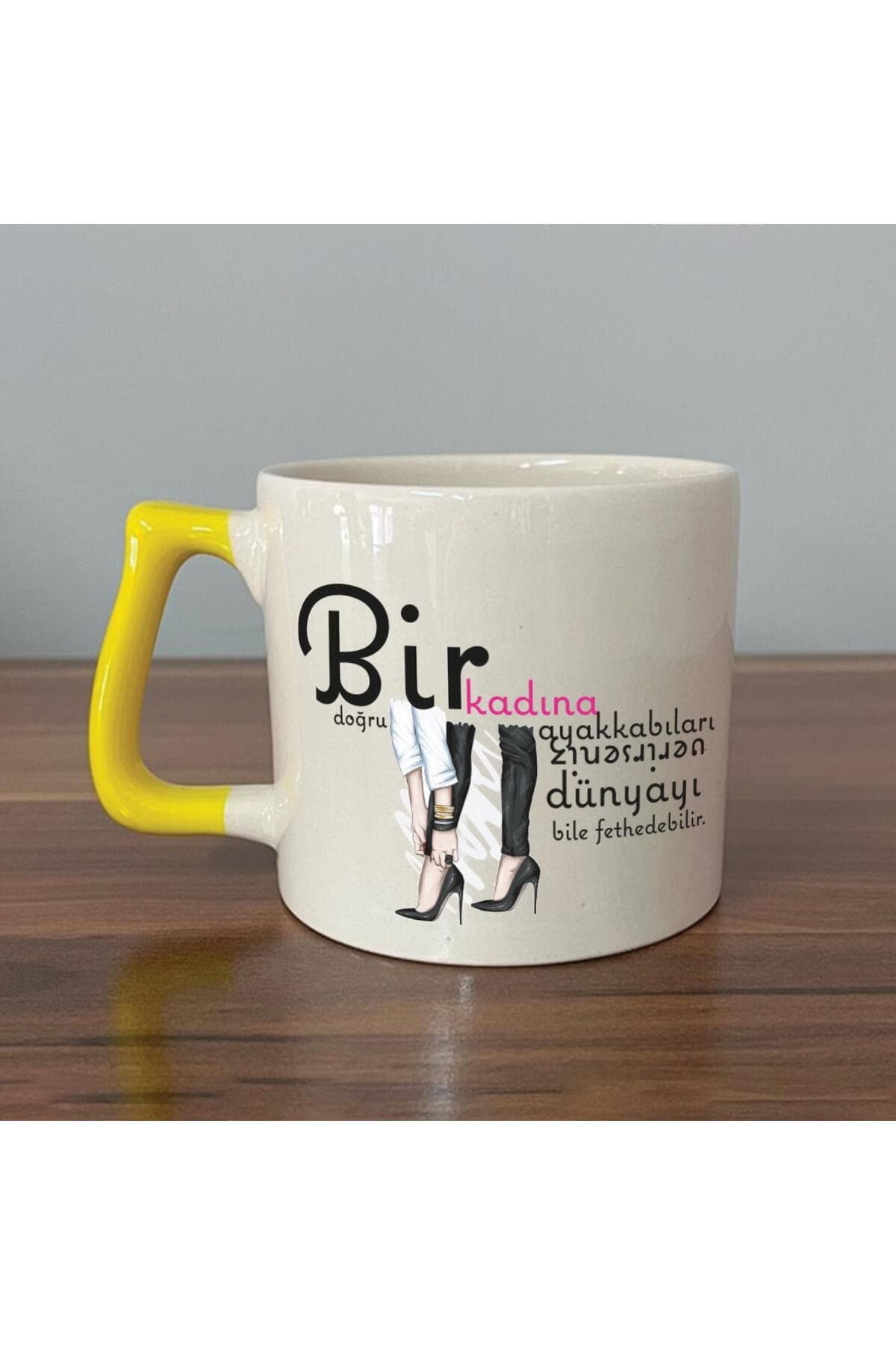 Bir Kadına Doğru Ayakkabıları Verirseniz Baskılı Kadınlar Günü Sarı Kulplu Prime Kupa
