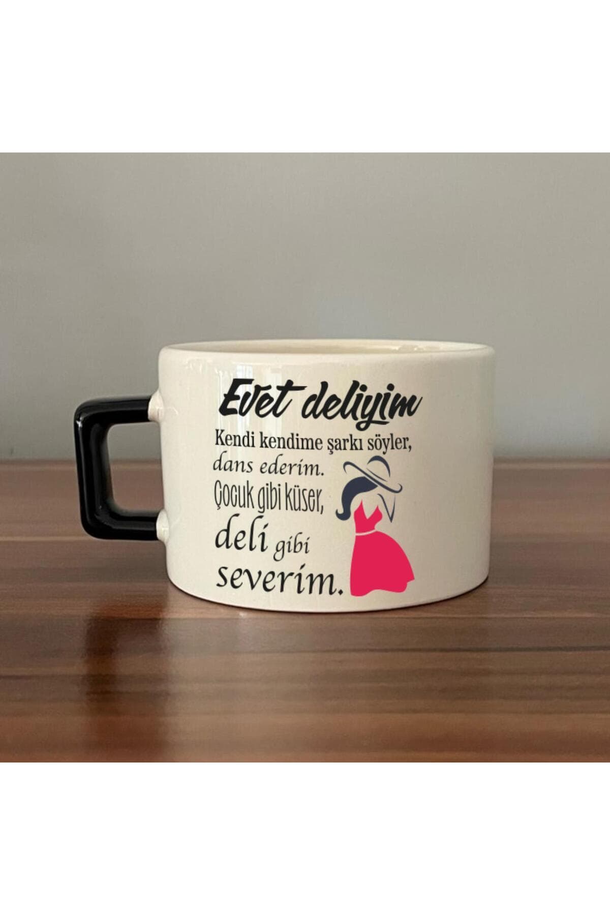 Evet Deliyim Baskılı Kadınlar Günü Siyah Kulplu Kare Espresso Fincanı